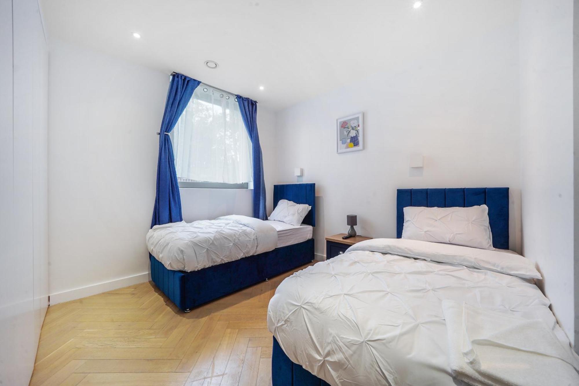 The Zurich Apartment, 6 Beds, 15mins To London, 10mins Wembley Stadium Londra